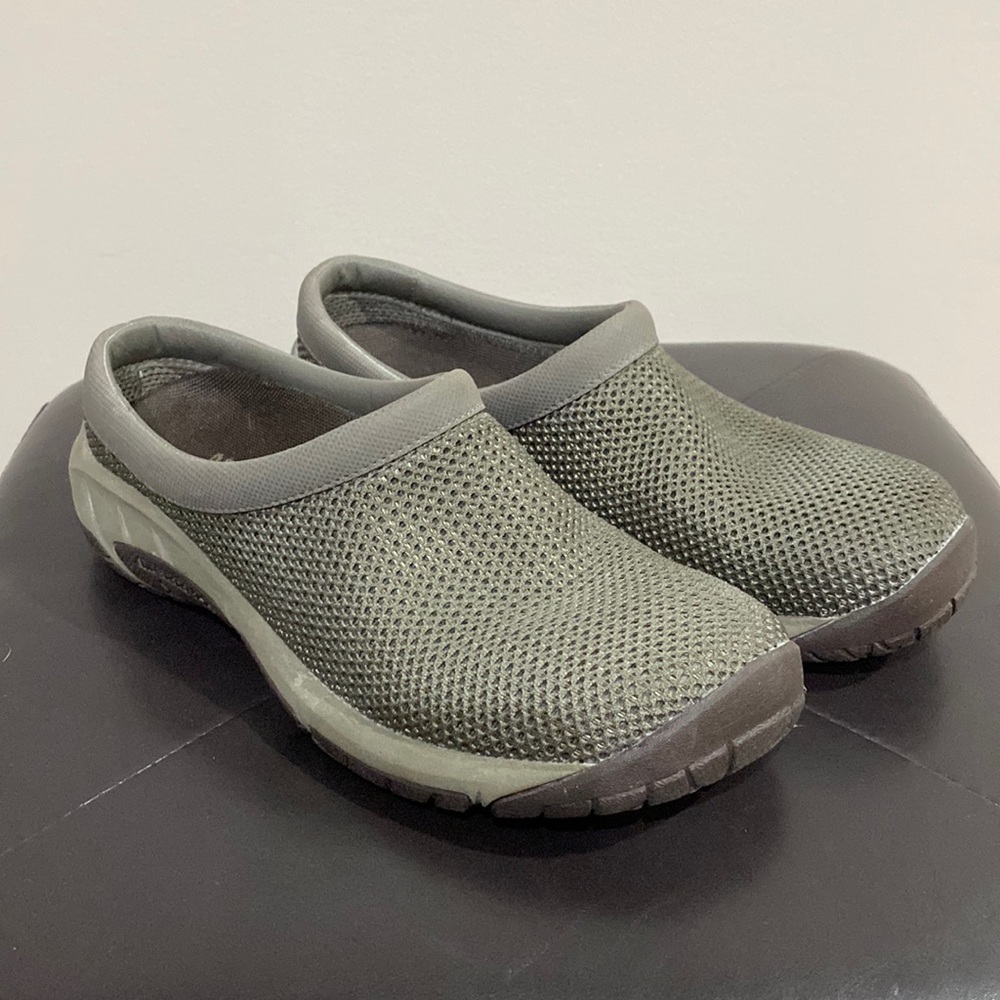Merrell Women’s Encore Breeze Slip-on Size 8